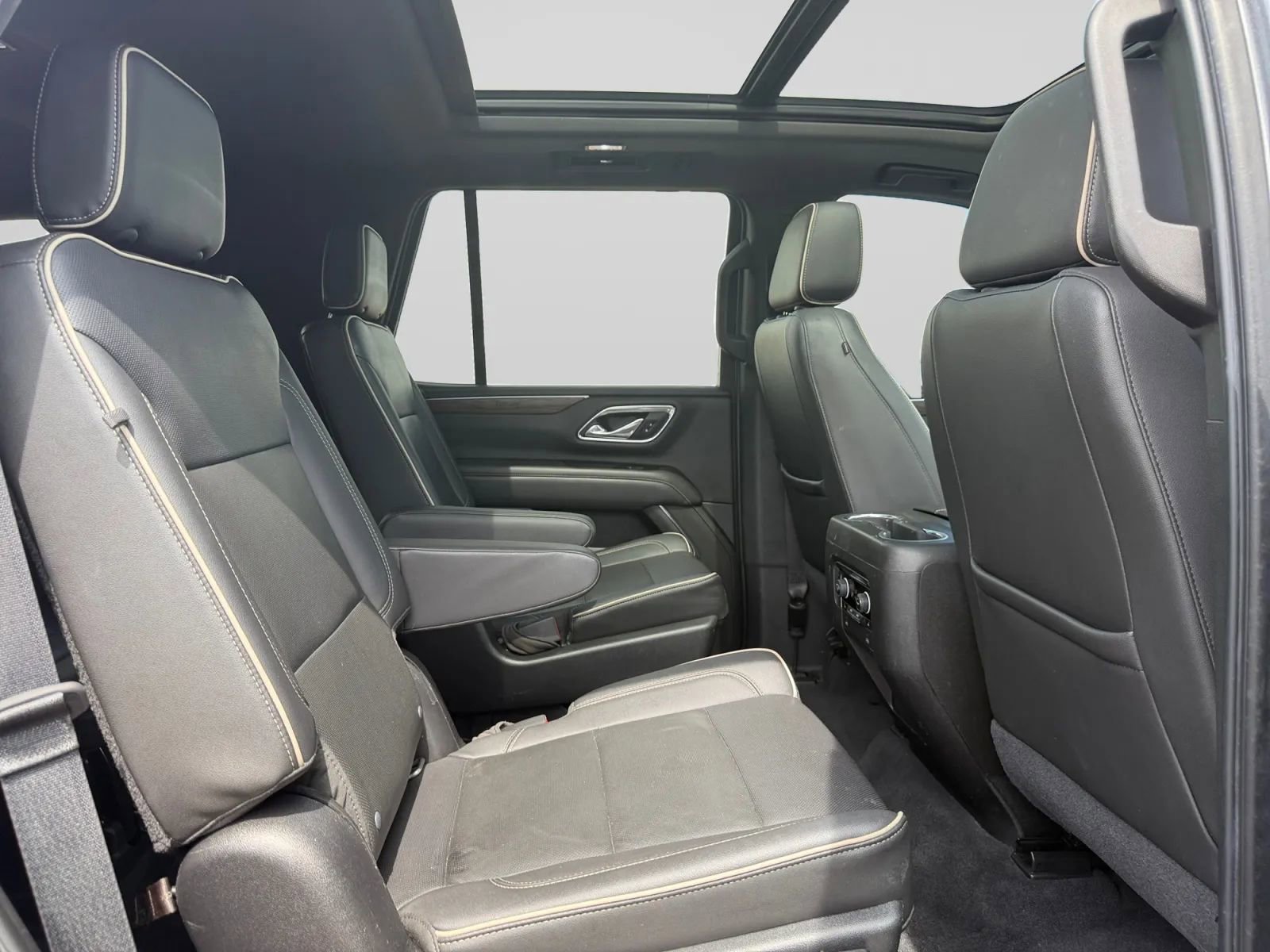 Used 2021 Chevrolet Tahoe Premier w/ Premium Package AWD/4WD image 33