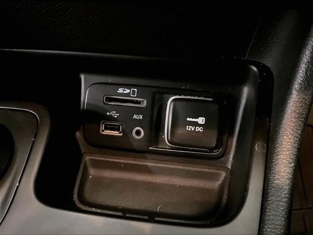 Used 2015 Jeep Cherokee Trailhawk w/ Leather Interior Group AWD/4WD image 32
