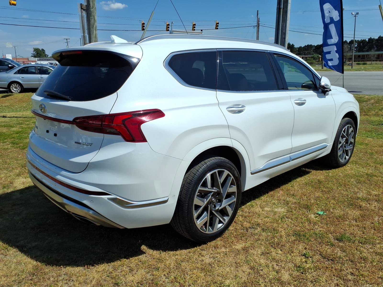 Used 2022 Hyundai Santa Fe Calligraphy AWD/4WD image 2