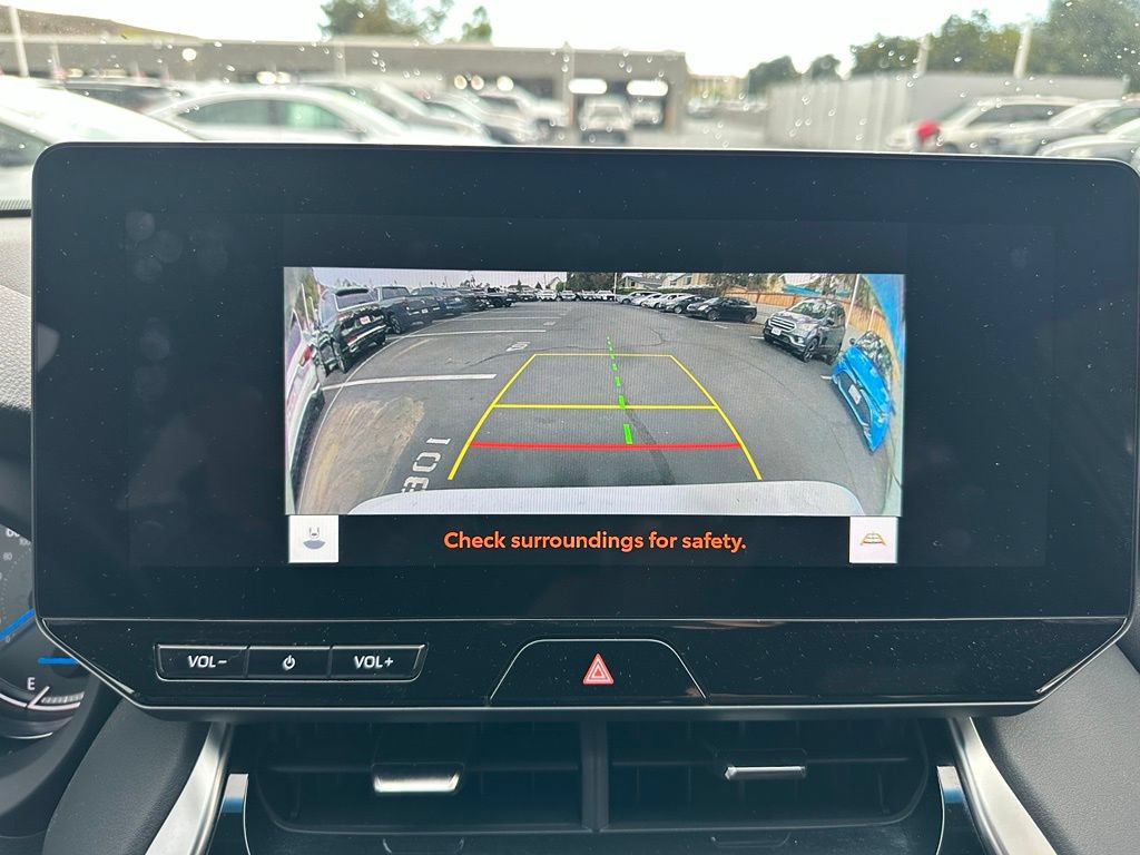 Used 2024 Toyota Venza XLE AWD/4WD image 11