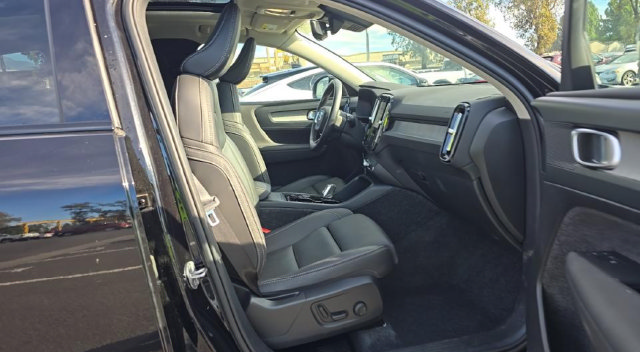 Used 2026 Volvo XC40 B5 Plus AWD/4WD image 8