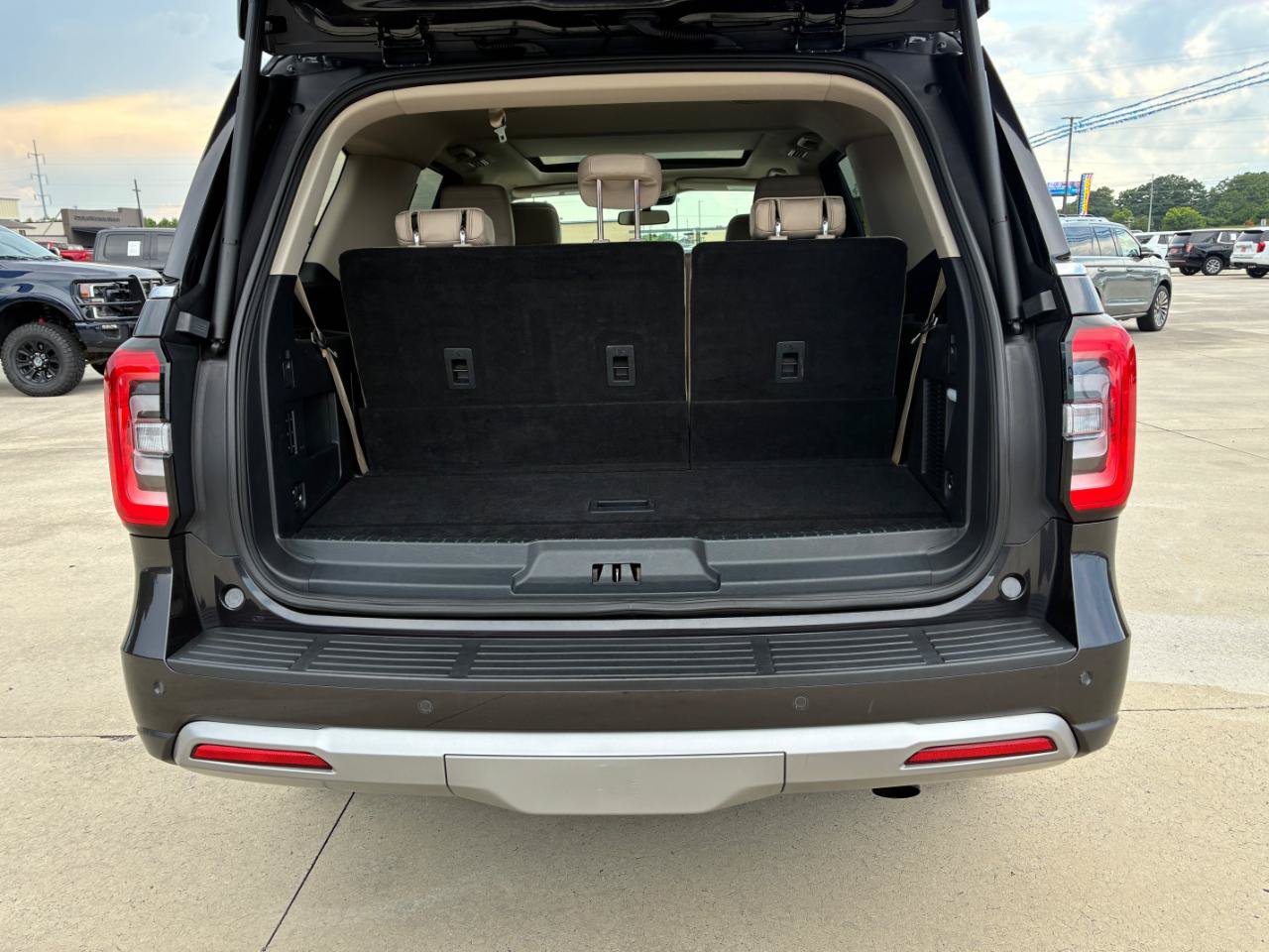 Used 2024 Ford Expedition Limited RWD image 38