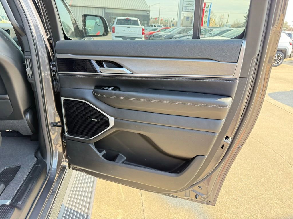 New 2026 Jeep Grand Wagoneer L Limited w/ Premium Group II image 38
