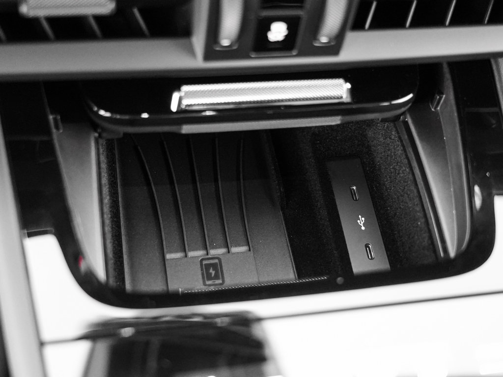 Used 2024 Porsche Cayenne Turbo AWD/4WD image 23