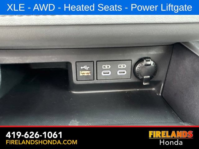 Used 2024 Toyota Highlander XLE AWD/4WD image 25