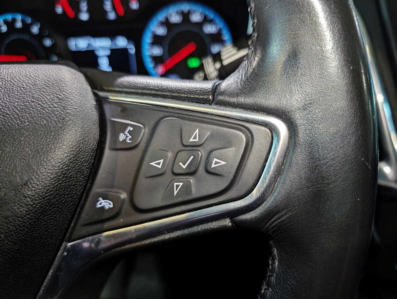 Used 2018 Chevrolet Equinox LT image 44