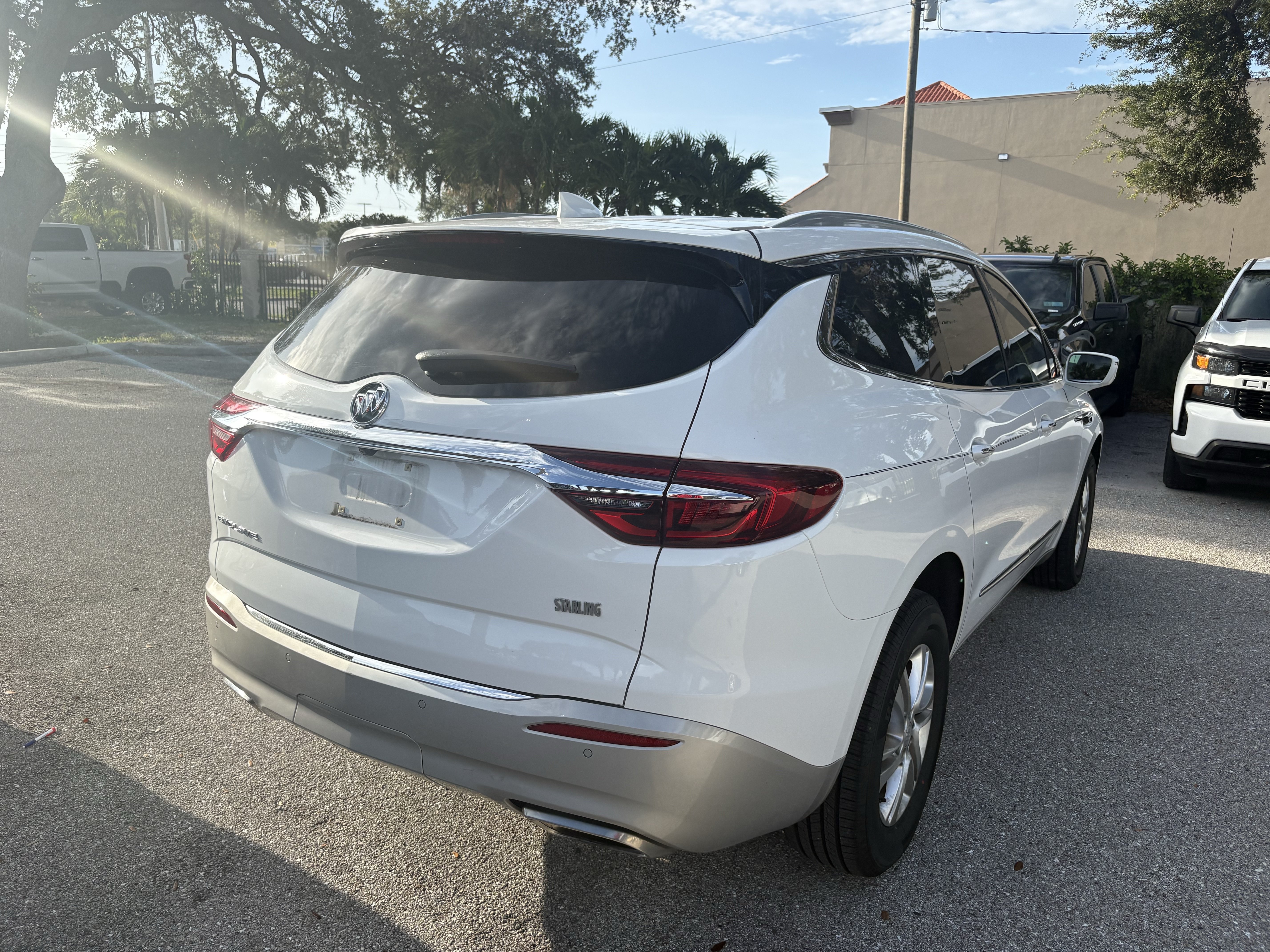 Used 2020 Buick Enclave Essence w/ Sound and Sites Package FWD image 7