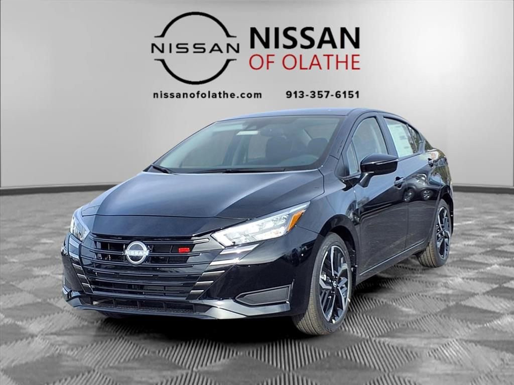 New 2025 Nissan Versa SR w/ Trunk Package