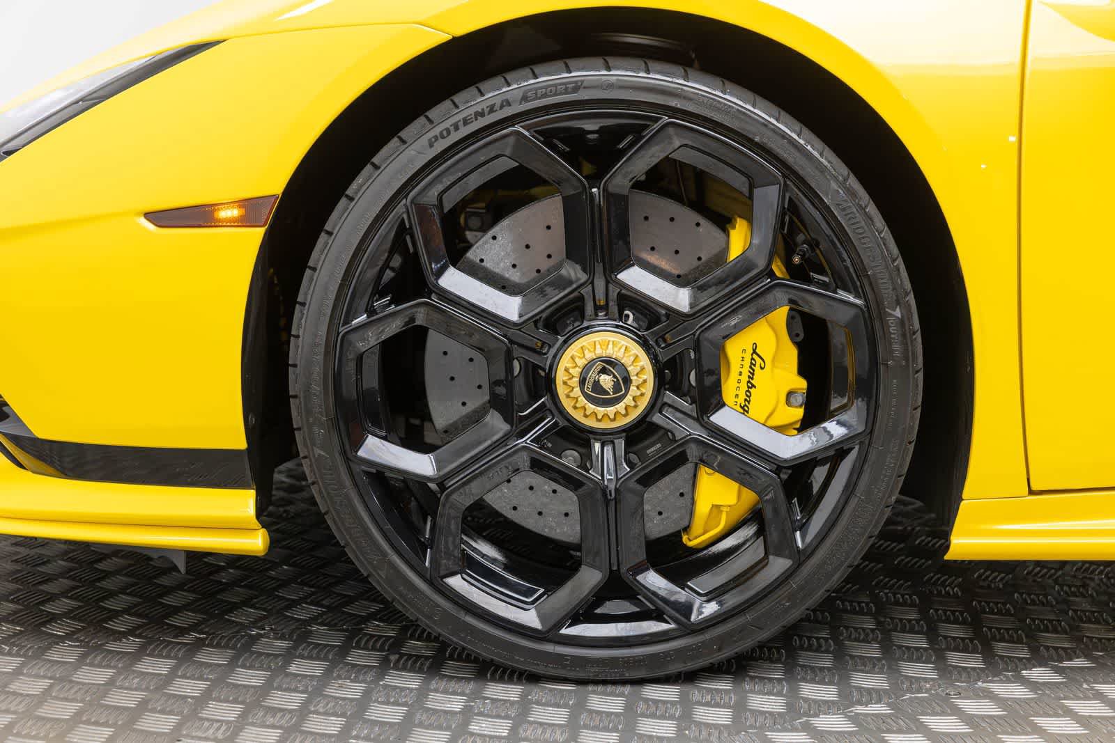Used 2023 Lamborghini Huracan Tecnica RWD image 17