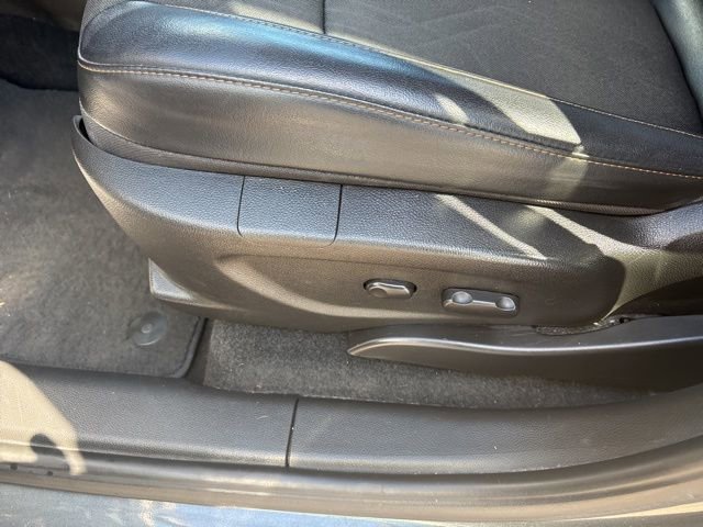 Used 2018 Chevrolet Trax LT w/ LT Convenience Package image 11