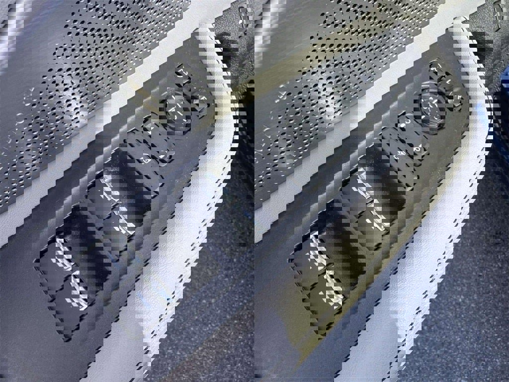 Used 2025 Acura RDX Advance Package SH-AWD image 16