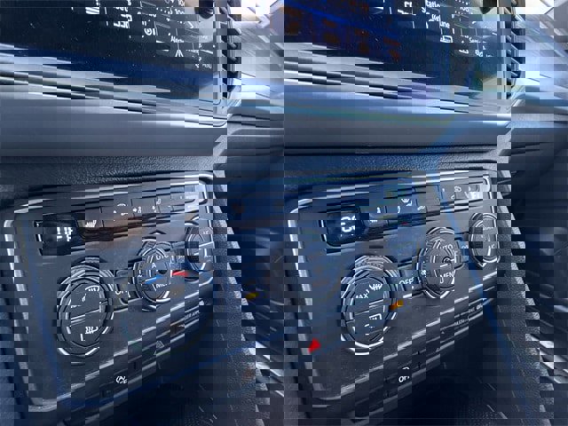 Used 2021 Volkswagen Atlas Cross Sport SE image 18