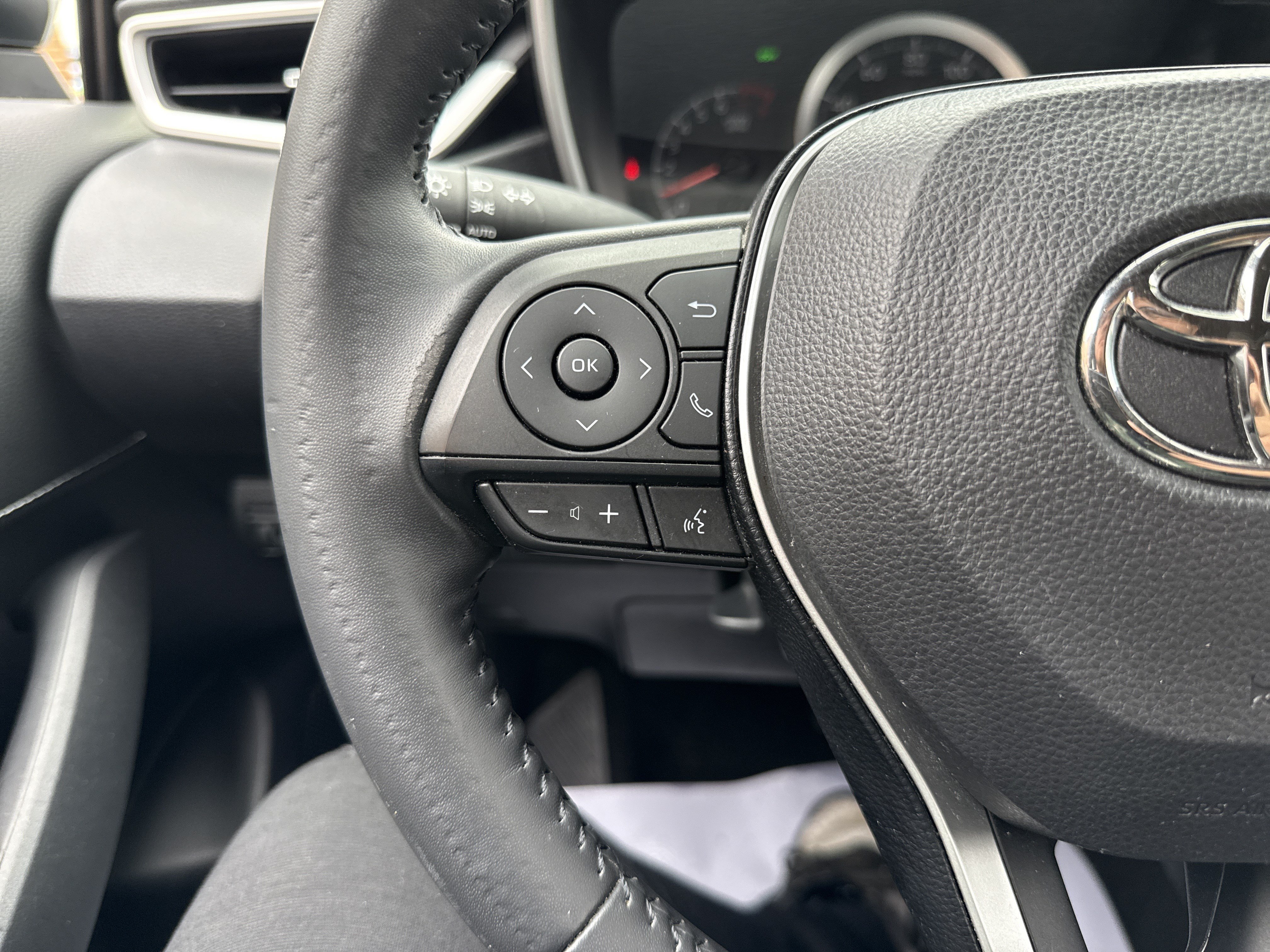 Used 2019 Toyota Corolla SE w/ SE Option Package FWD image 18