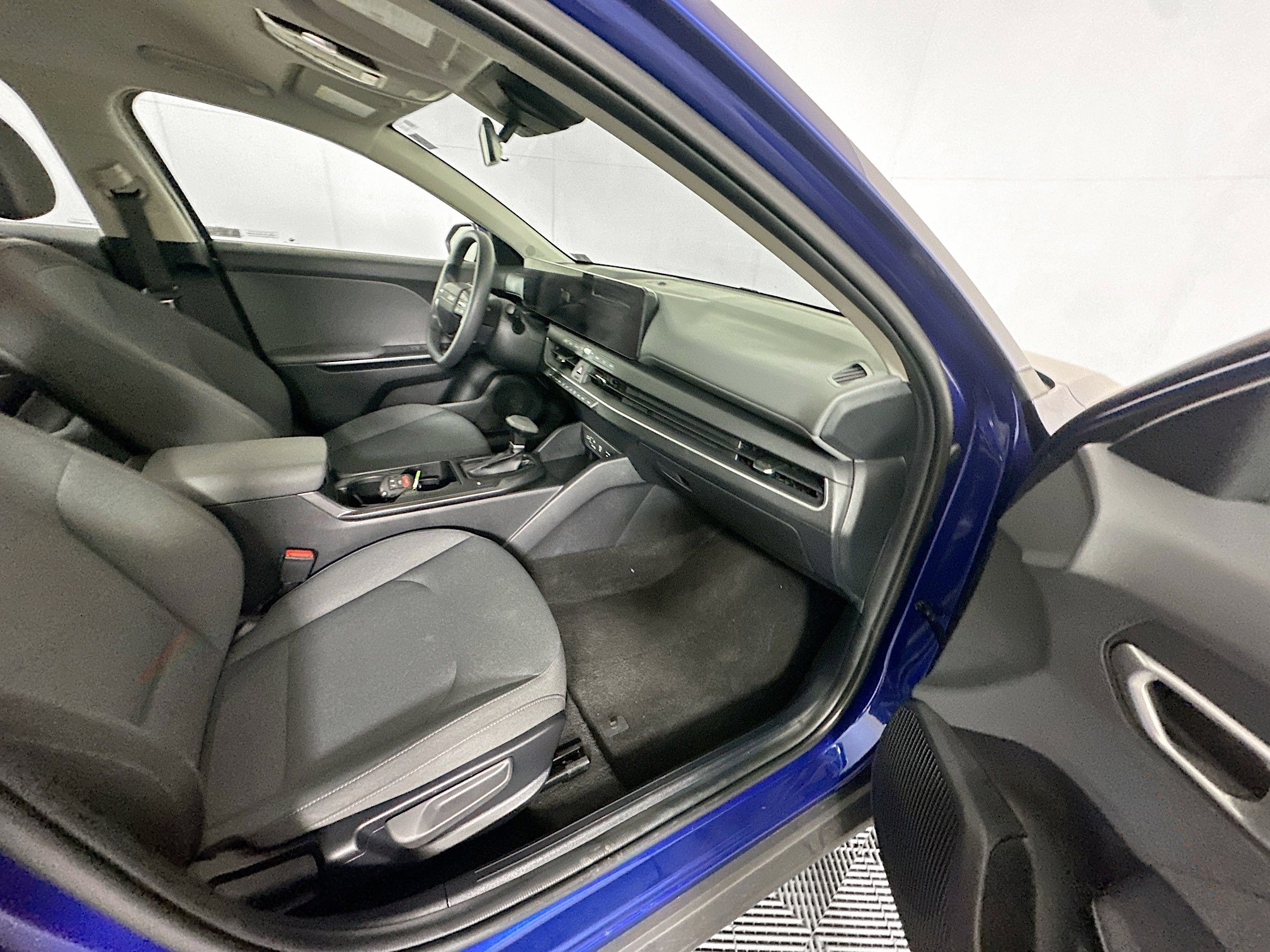 Used 2025 Kia K4 LXS FWD image 29