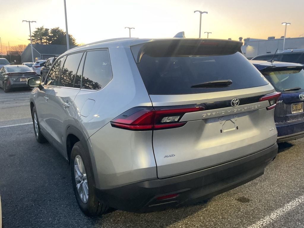 Used 2025 Toyota Grand Highlander AWD image 7