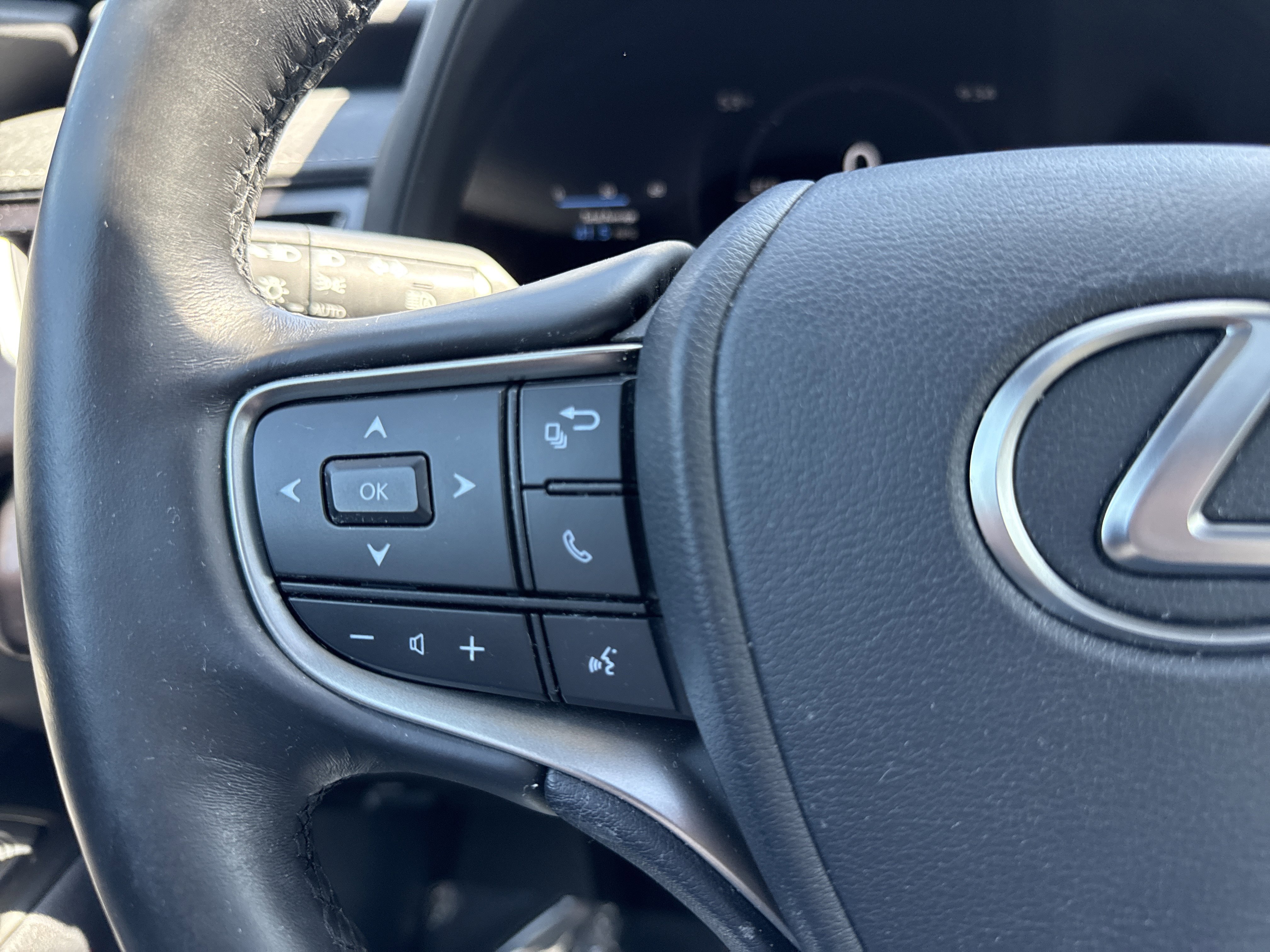 Used 2025 Lexus UX 300h AWD w/ Cold Area Package image 55
