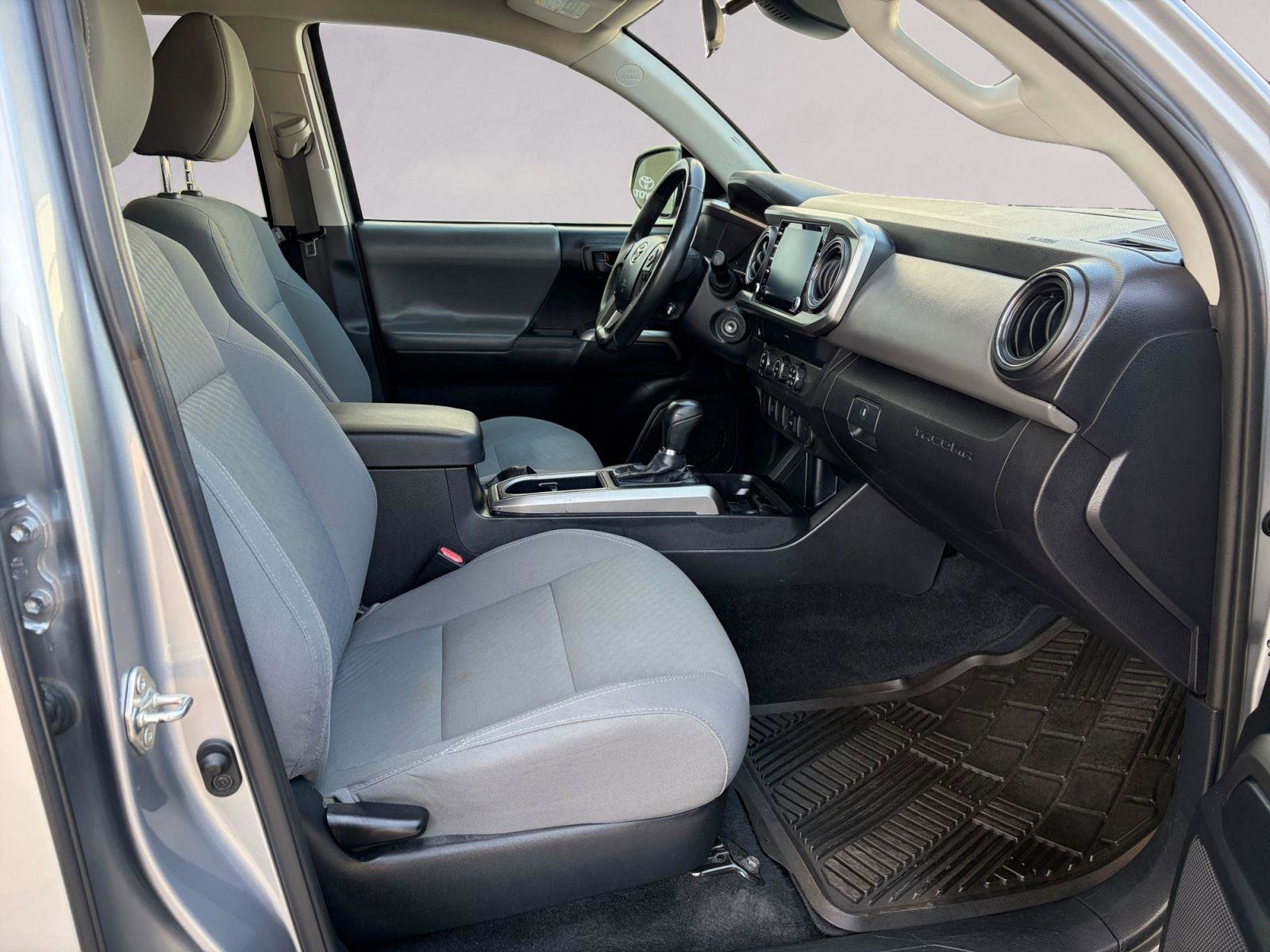 Used 2020 Toyota Tacoma SR5 w/ SR5 Appearance Package (SM) image 15