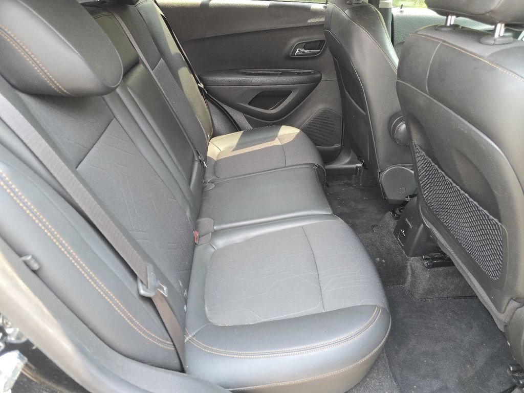 Used 2019 Chevrolet Trax LT w/ LT Convenience Package AWD/4WD image 17