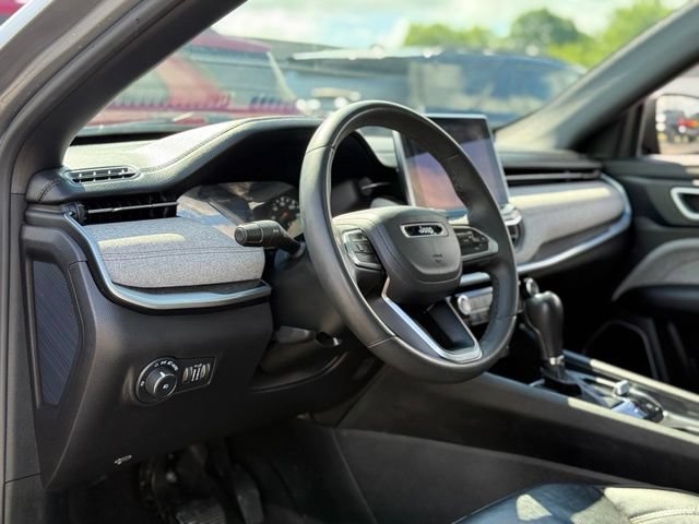 Used 2023 Jeep Compass Latitude w/ Sun and Sound Group AWD/4WD image 14