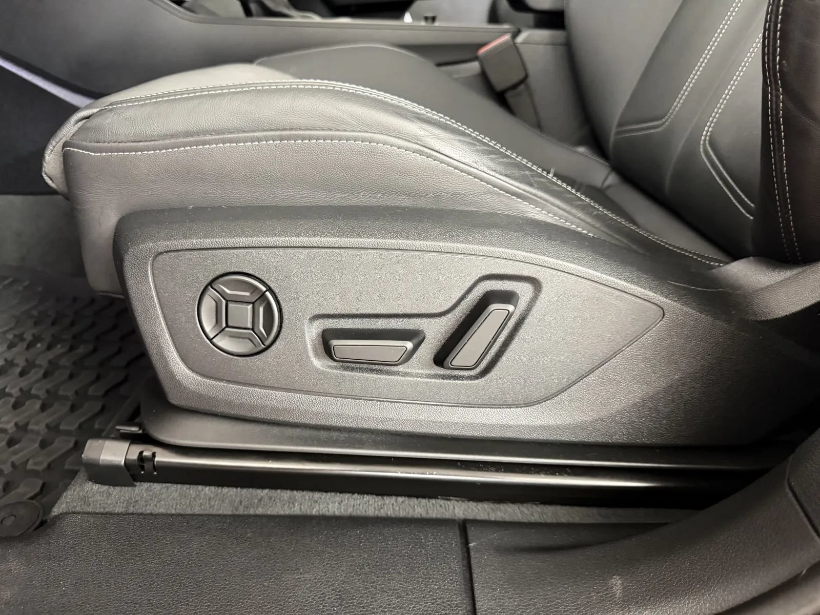 Used 2024 Audi Q3 2.0T Premium Plus w/ Premium Plus Package AWD/4WD image 14