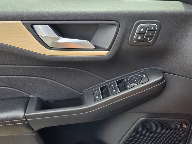 Used 2021 Ford Escape Titanium w/ Titanium Elite Package AWD/4WD image 30