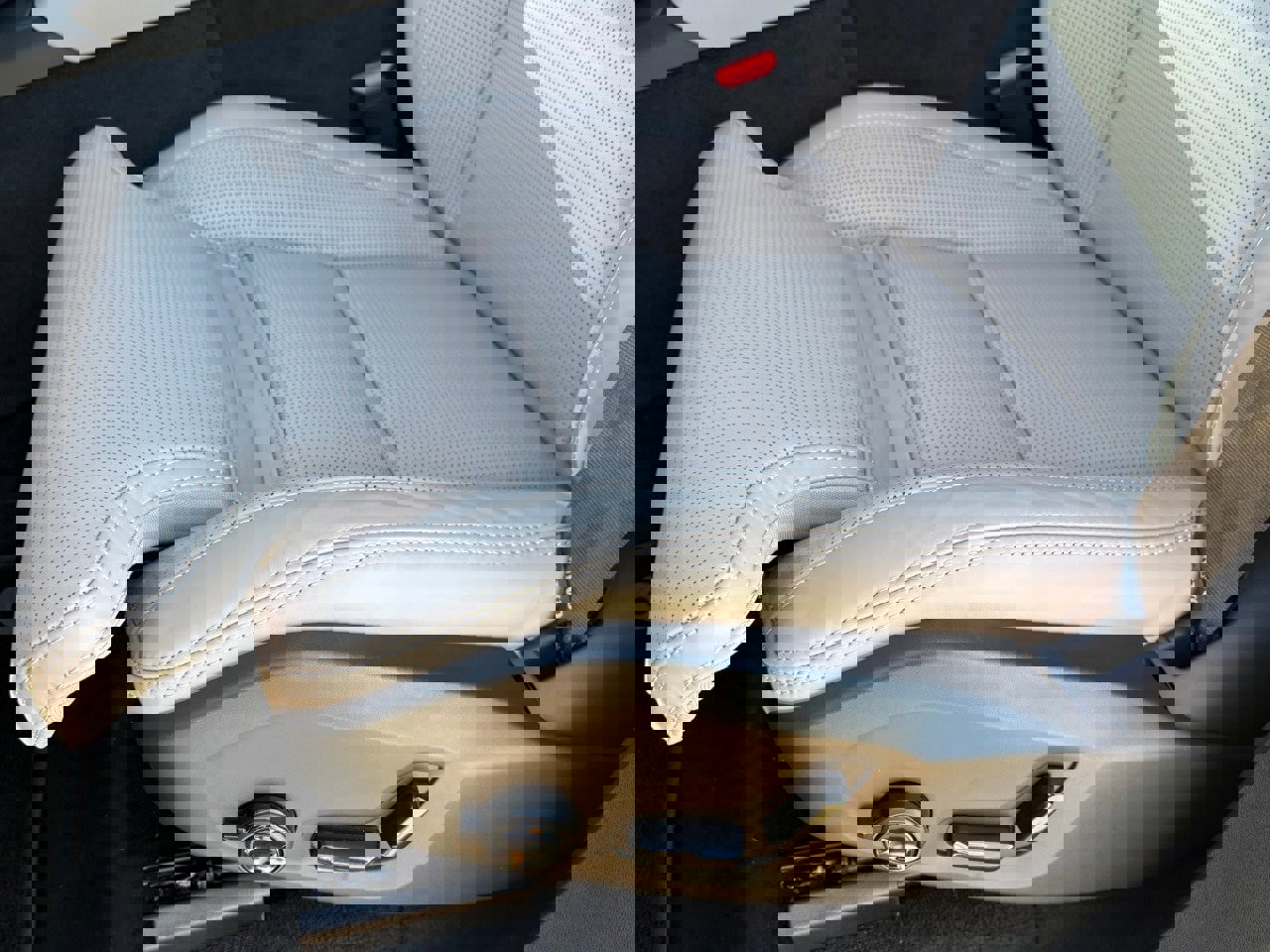 New 2026 Volvo XC90 B5 Ultra w/ Lounge Package image 14