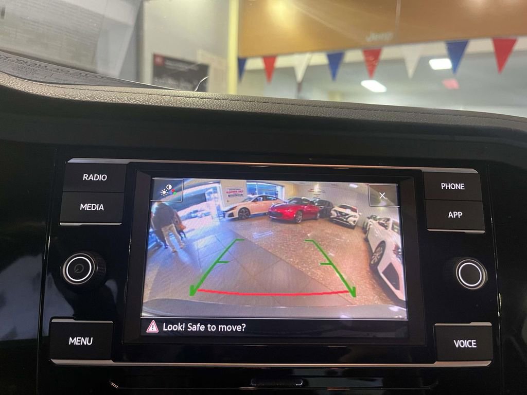 Used 2023 Volkswagen Jetta SE image 19