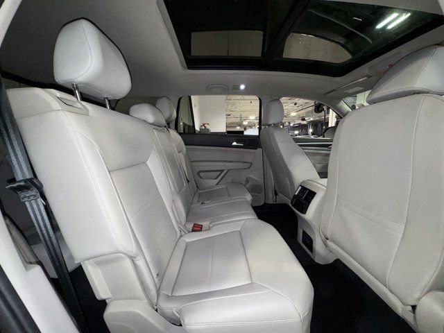 Used 2022 Volkswagen Atlas SE w/ Panoramic Sunroof Package AWD/4WD image 16