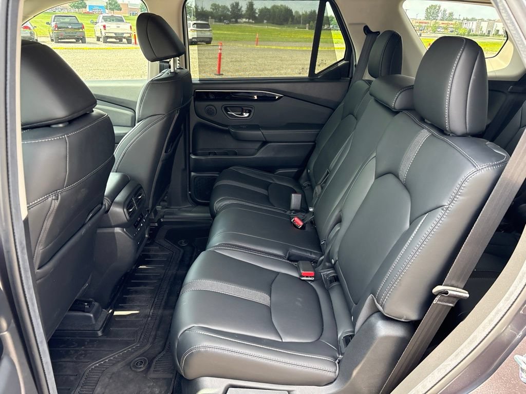 Used 2025 Honda Pilot EX-L image 16