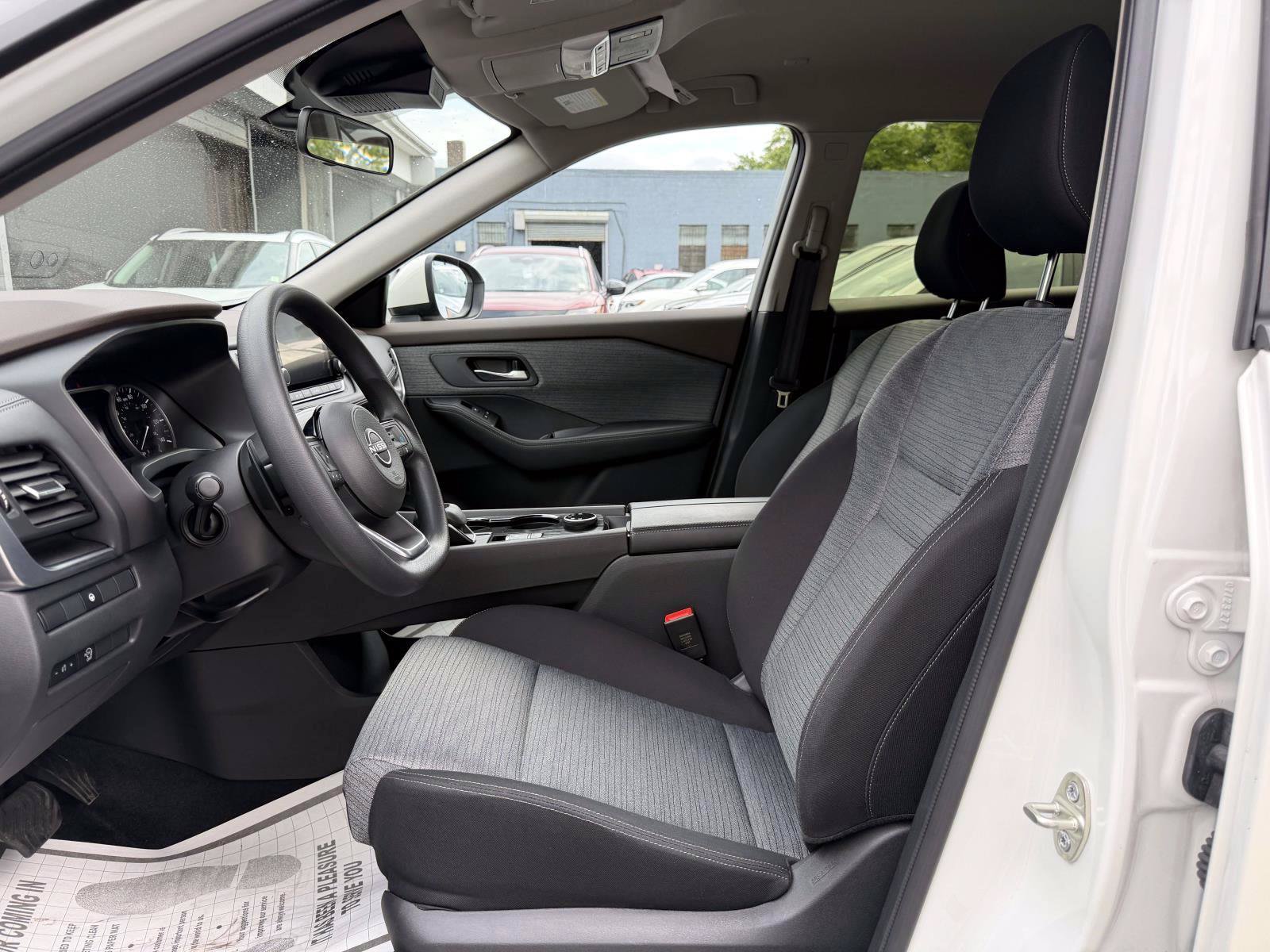Used 2023 Nissan Rogue SV AWD/4WD image 17