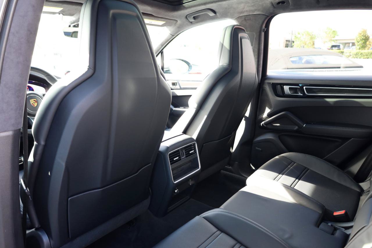 Used 2022 Porsche Cayenne GTS AWD/4WD image 15