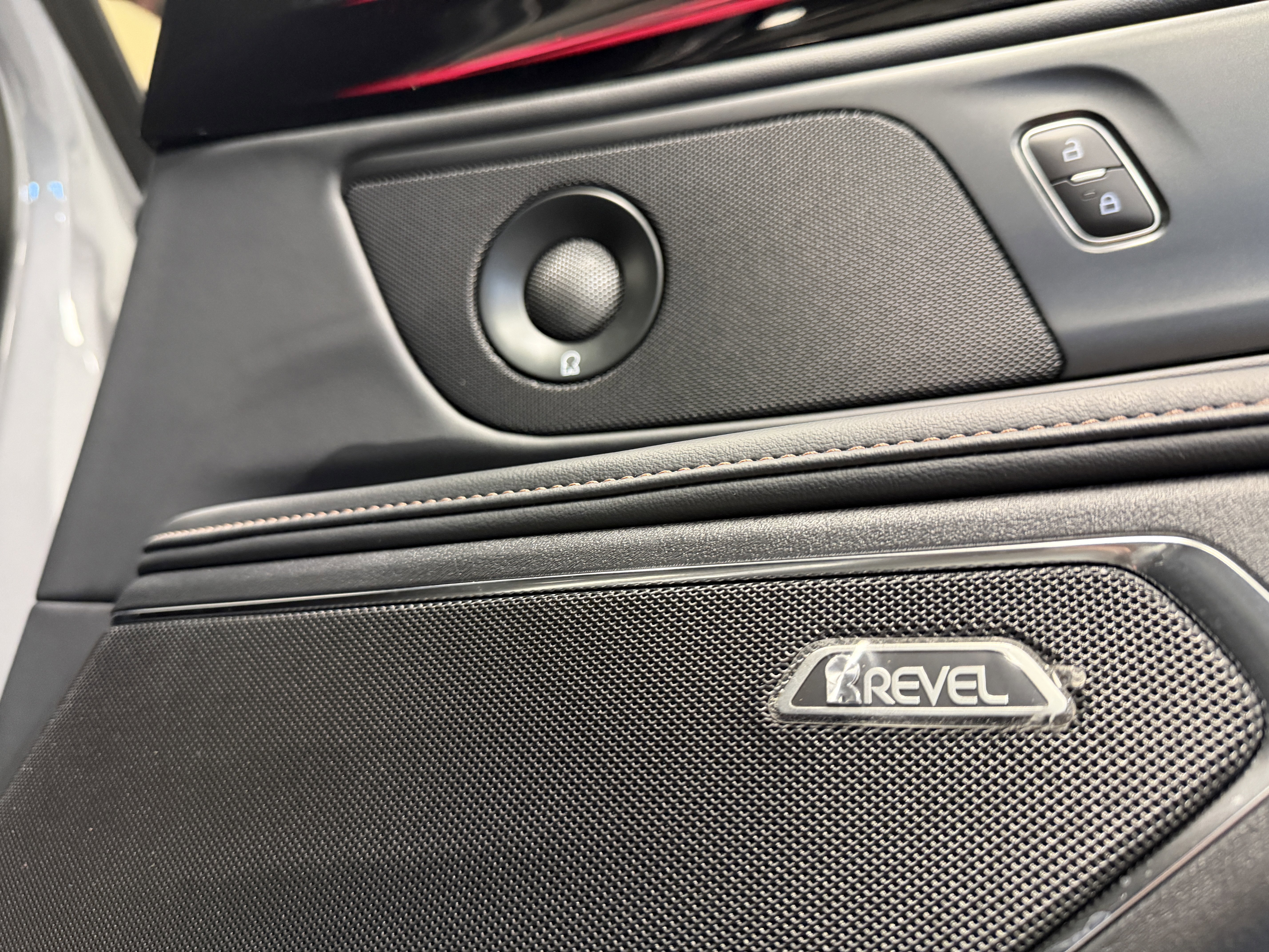 Used 2025 Lincoln Nautilus Premier w/ Equipment Group 102A image 19