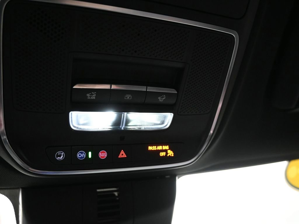 Used 2024 Chevrolet Traverse RS image 29