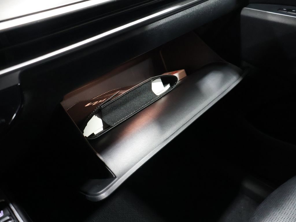 Used 2024 Kia Sorento S image 33