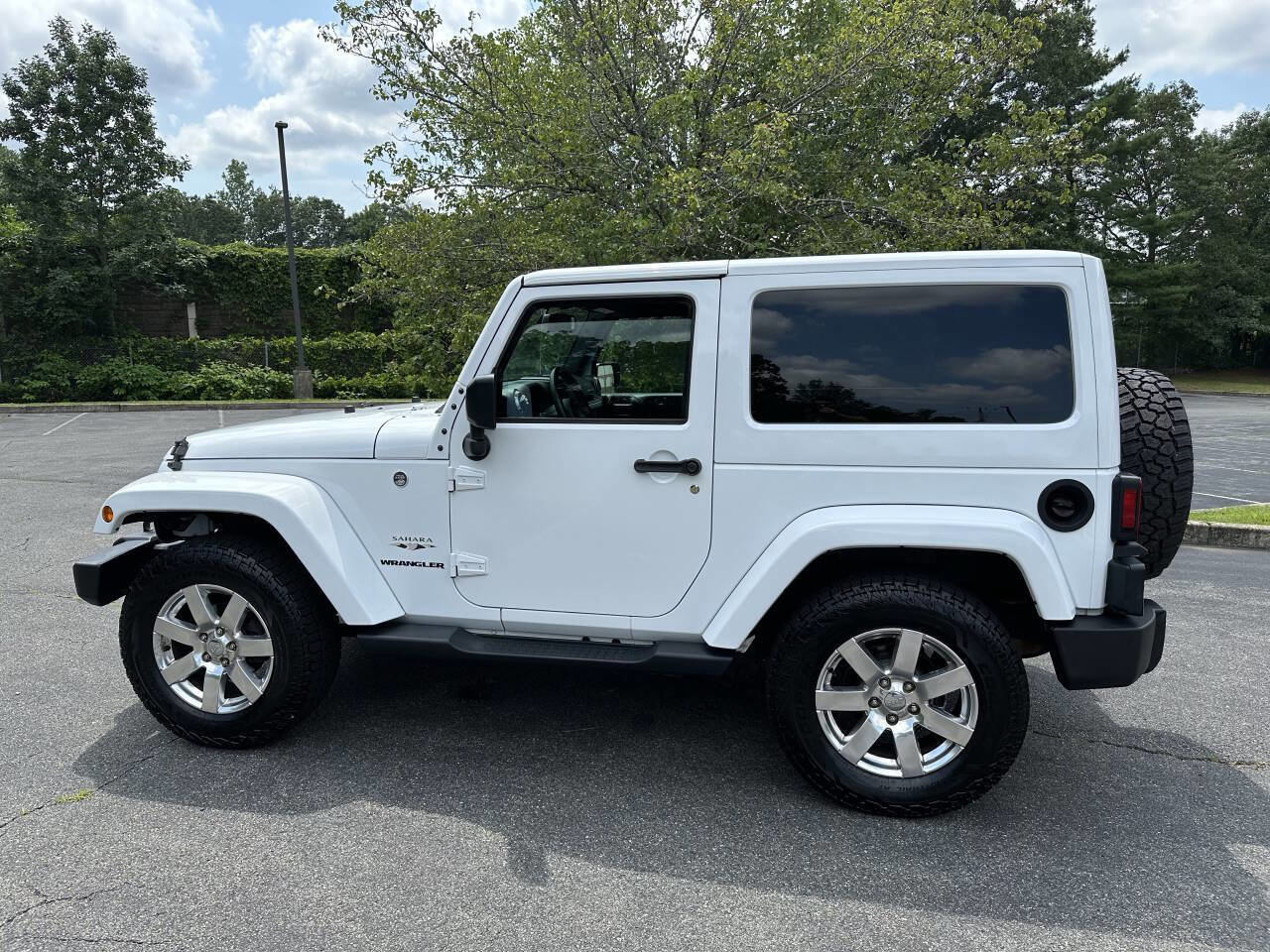 Used 2016 Jeep Wrangler Sahara w/ Connectivity Group image 8