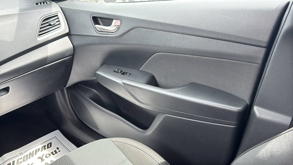 Used 2021 Hyundai Accent SE FWD image 28