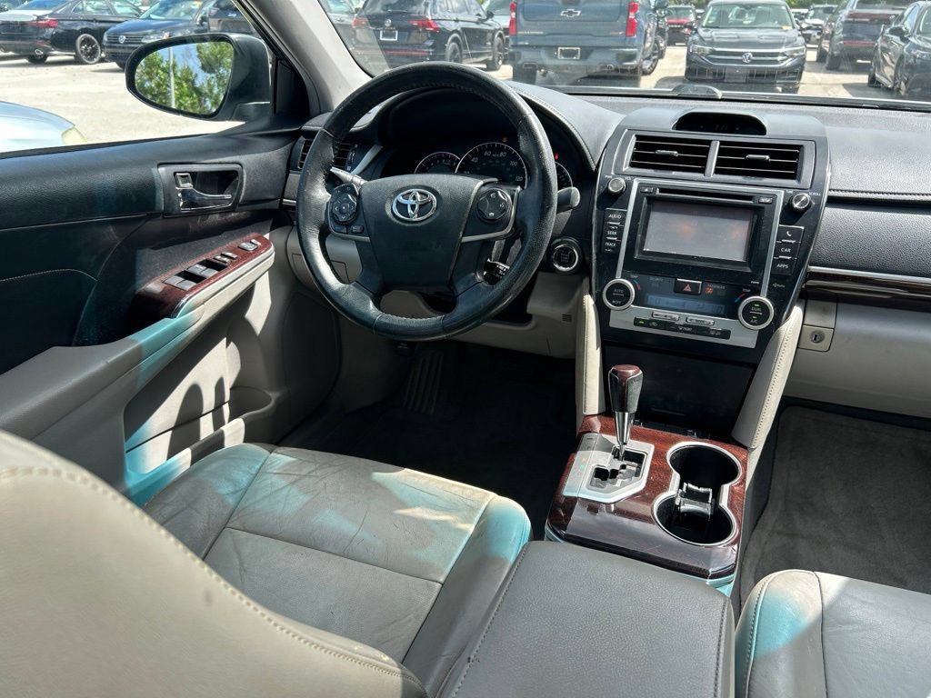 Used 2014 Toyota Camry XLE w/ Leather Package FWD image 9