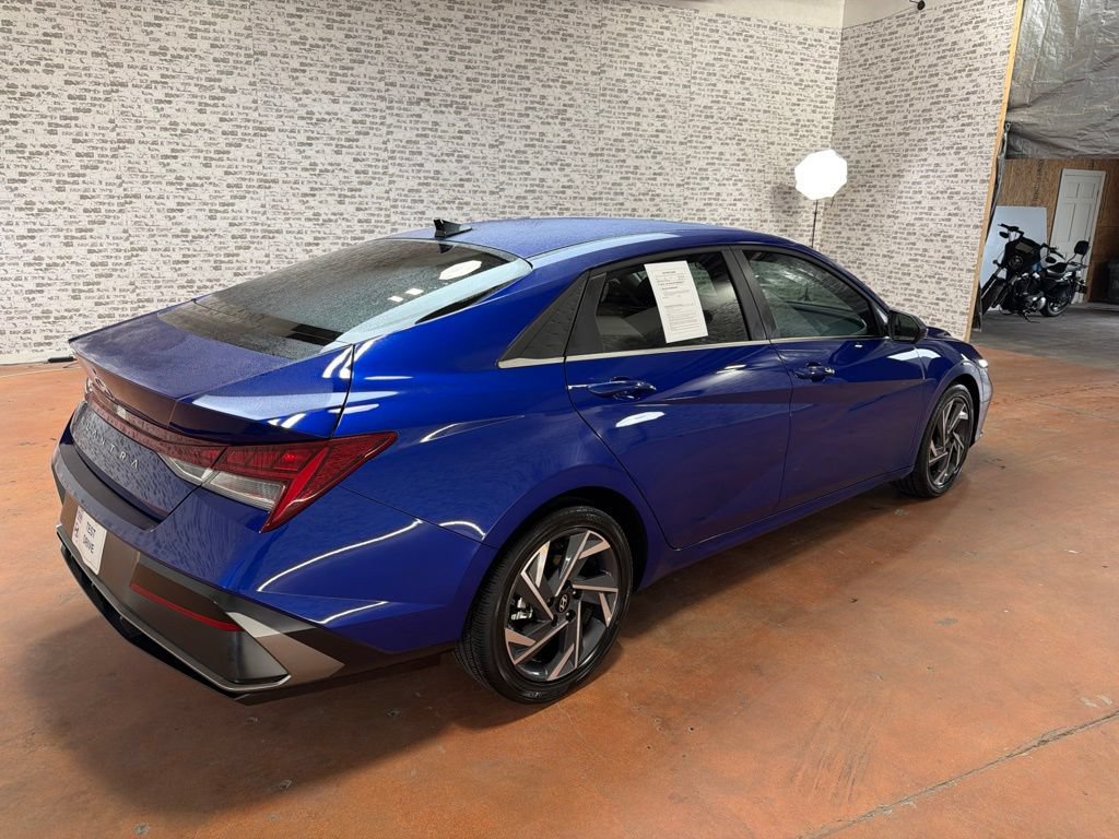 Used 2025 Hyundai Elantra SEL FWD image 7