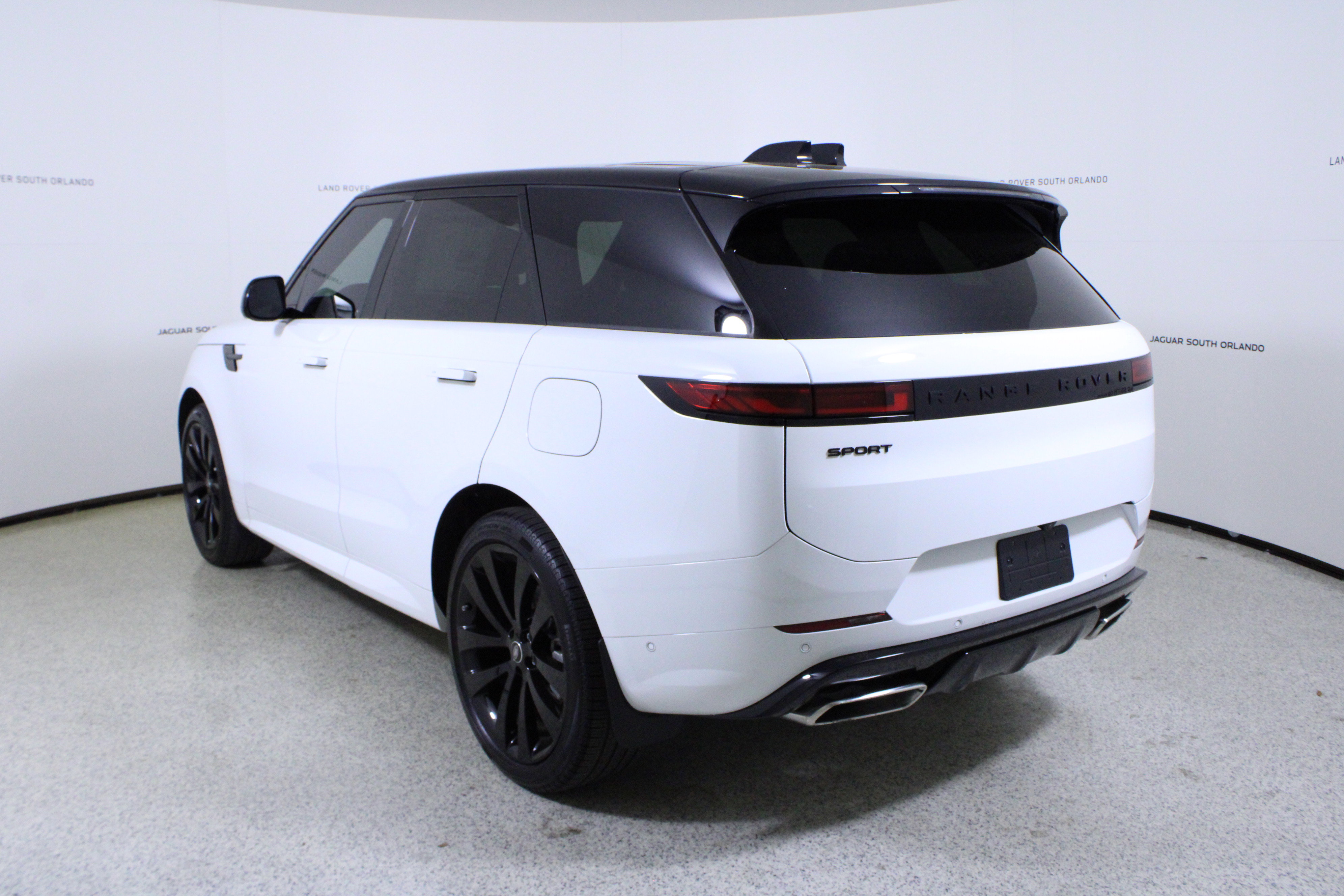 New 2025 Land Rover Range Rover Sport Dynamic SE image 5