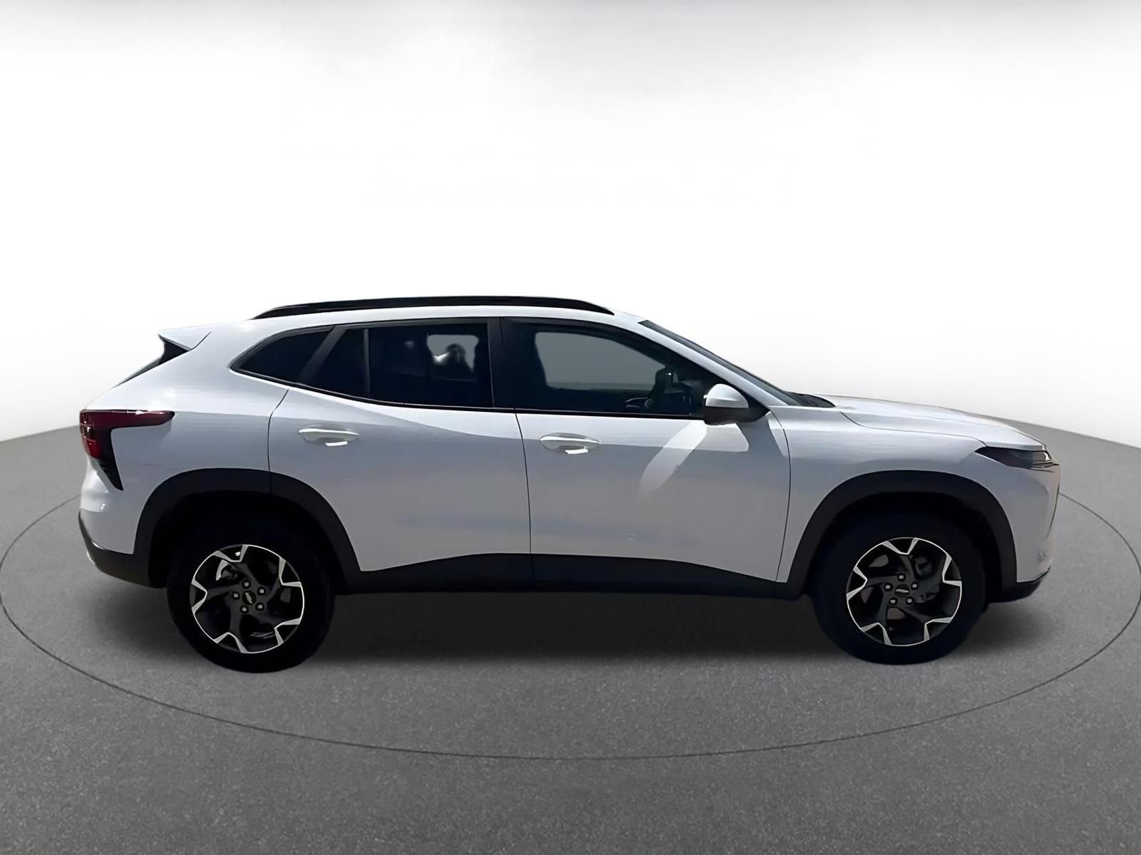 Used 2025 Nissan Versa SV FWD image 16