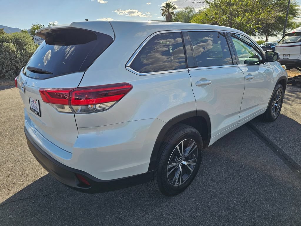 Used 2018 Toyota Highlander LE w/ Carpet Mat Package (TMS) FWD image 7