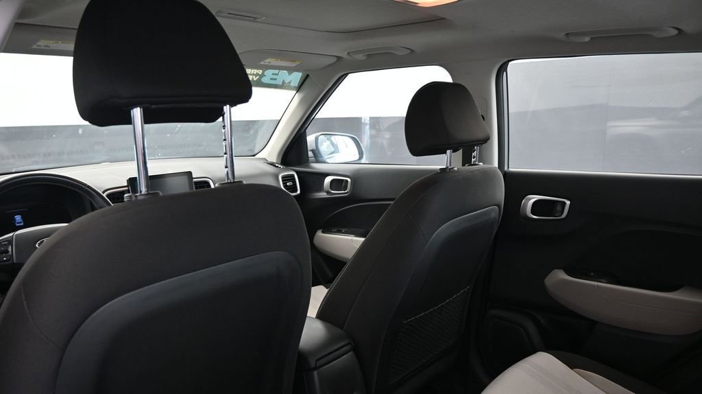 Used 2023 Hyundai Venue SEL FWD image 20