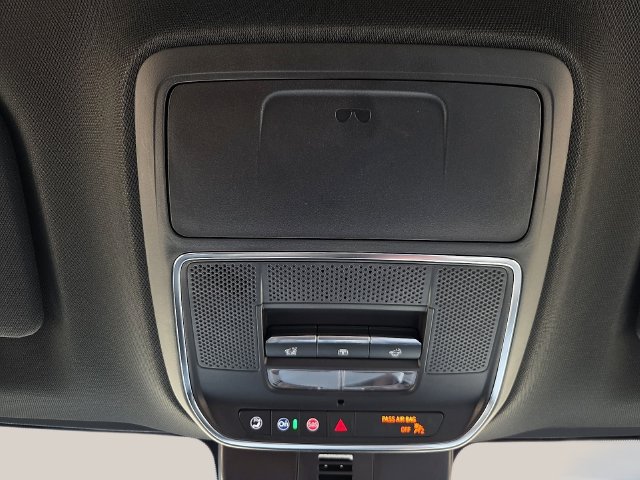 Used 2025 Chevrolet Traverse High Country FWD image 22