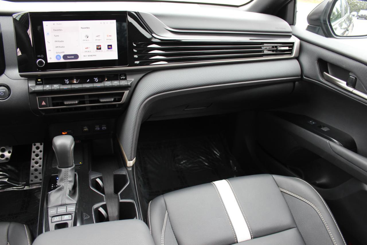 Used 2025 Toyota Camry SE image 19