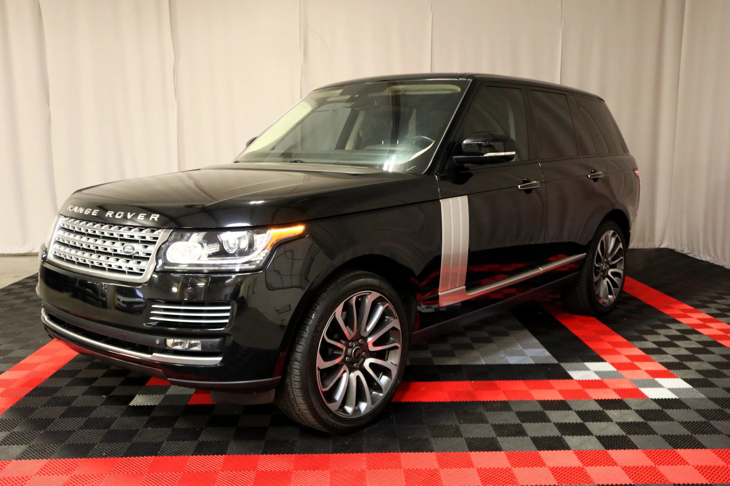 Used 2015 Land Rover Range Rover Autobiography image 1