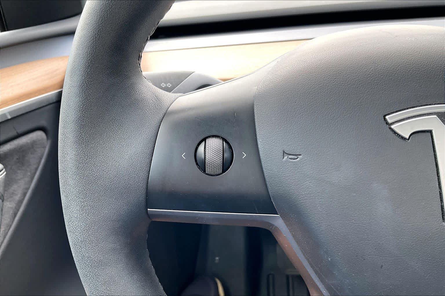 Used 2023 Tesla Model Y AWD image 21
