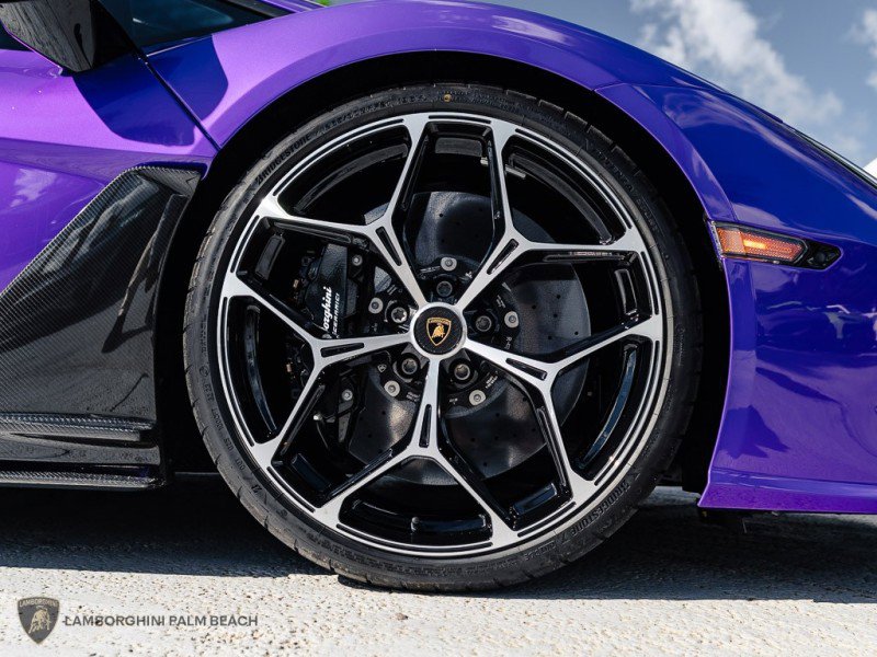 Used 2024 Lamborghini Revuelto image 32