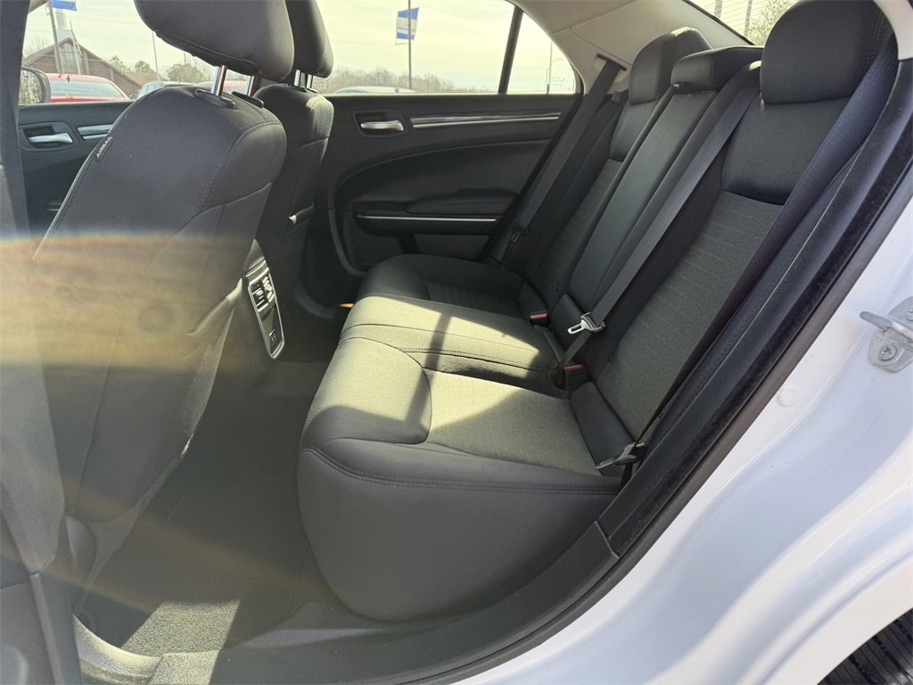 Used 2022 Chrysler 300 Touring w/ Sport Appearance Package image 9
