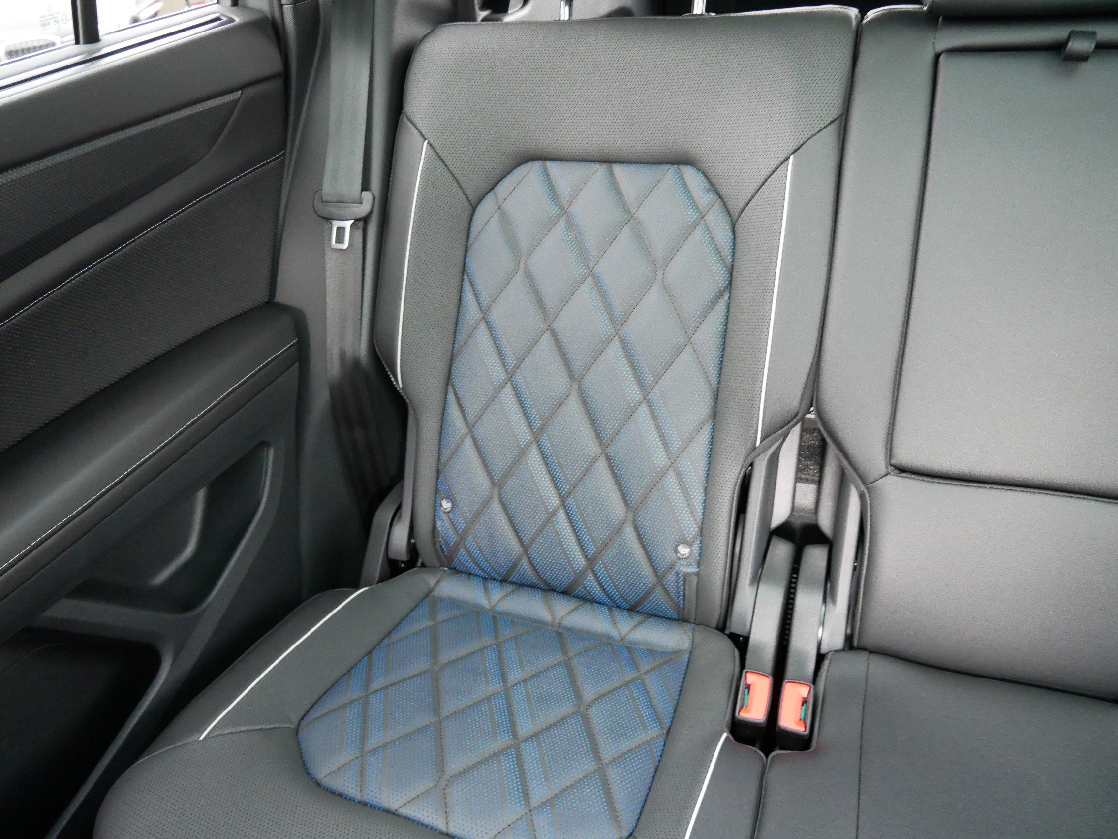 Certified 2025 Volkswagen Atlas Cross Sport SEL Premium R-Line image 12