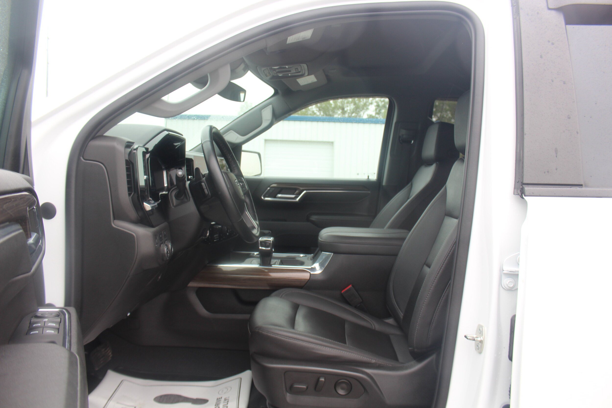 Used 2023 Chevrolet Silverado 1500 RST w/ Convenience Package II AWD/4WD image 15